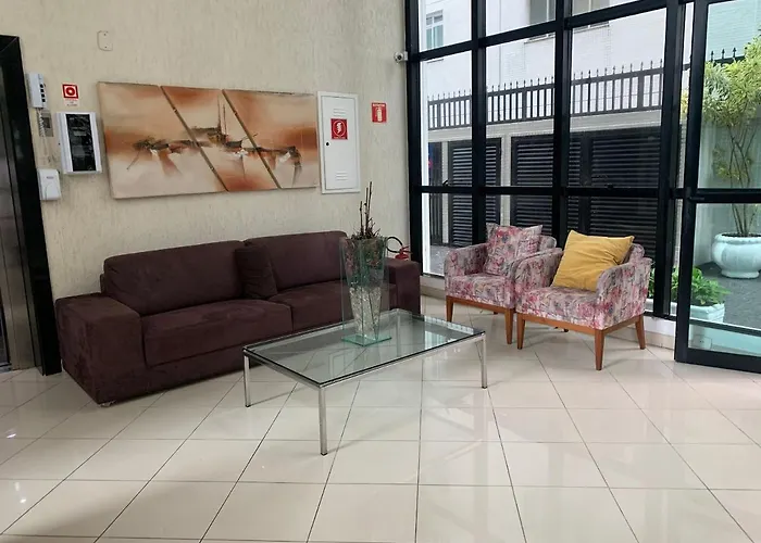 Amplo apt. no Guarujá, à 50m da Praia, com 2 vaga