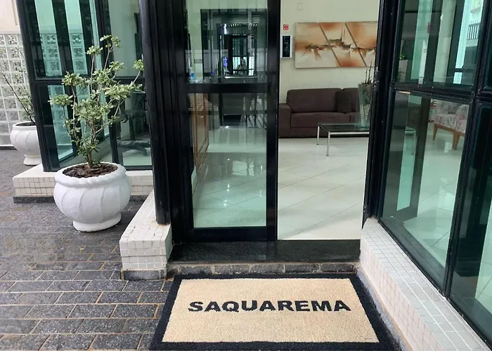 Amplo apt. no Guarujá, à 50m da Praia, com 2 vaga
