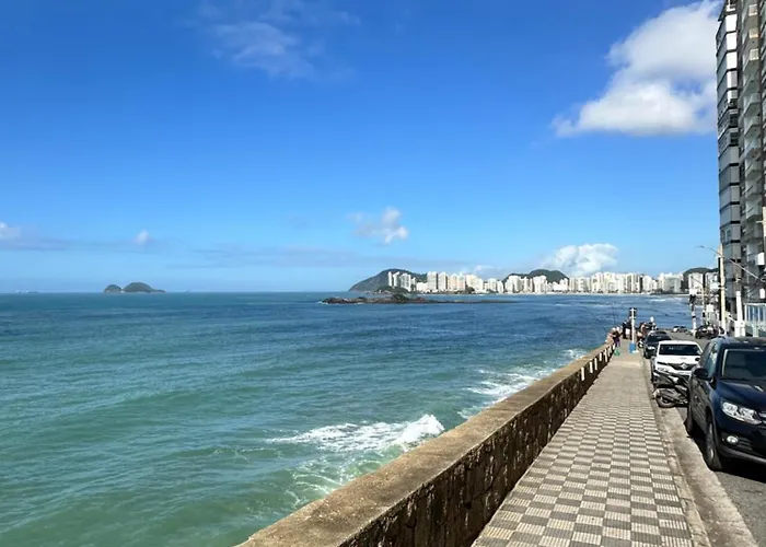 Apartamento Guarujá morro do Maluf de frente ao mar!